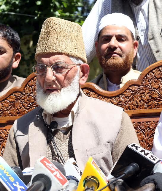 Geelani appeals Nawaz on rehab of Kashmiri migrants